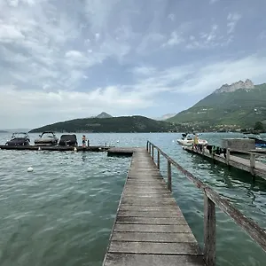 https://appartement-le-beach-du-lac-dannecy.hotels-rhonealpes.com